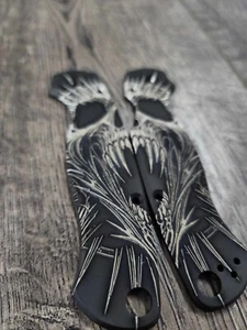 Spyderco PM2 Black Titanium Engraved Screaming SKulls Design Scales - EDC Scales - Picture 1 of 3