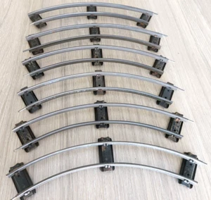 O Gauge HORNBY TRACK  6 x Curved Rails / Clockwork - 1ft Radius - Banked (J) - Picture 1 of 6