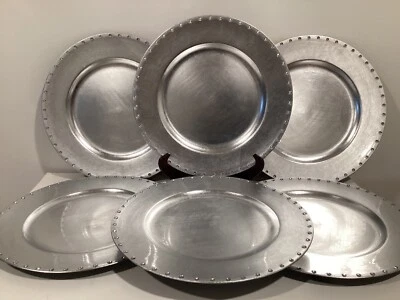 "Cargadores de placa acrílica plateada de 13"" - Juego de 6 en buen estado". Llanta con joyas. Foto 1 de 4