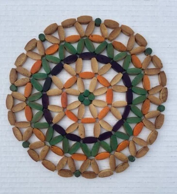 "Cuentas de madera ~Trivet ~ Diseño floral multicolor Boho Cottagecore 8"" redondo" Foto 1 de 4