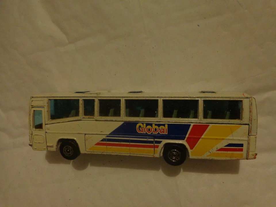 CORGI CLASSICS 1/64 VOLVO PLAXTON PARAMOUNT 3500 GLOBAL TOURS BUS - Image 1 of 2