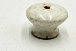 Vintage Kugel weiß 1,5 Zoll Keramik Schubladenknopf Hardware Zug - Bild 1 von 3