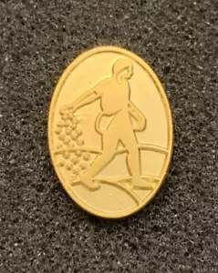 Johnny Appleseed Seed Planting Farming Gold Tone Lapel Pin - SPB - Bild 1 von 3