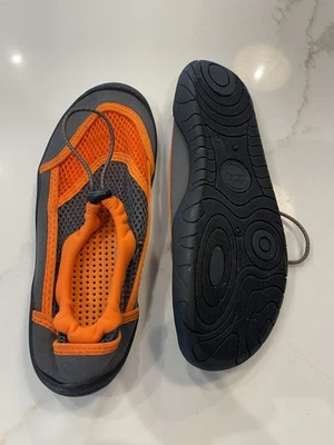 New Orange Water Shoes Size 2/3 Kids — 第 1/2 张图片