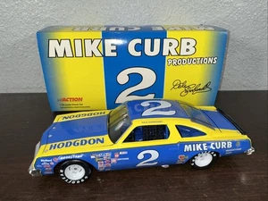 Dale Earnhardt #2 Mike Curb 1980 Oldsmobile Cutlass Supreme 442 acción 1:24 - Imagen 1 de 9