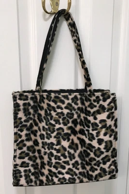 SALE!! Small Soft Cheetah Print Handbag!! In Beautiful Condition!! - Image 1 of 3