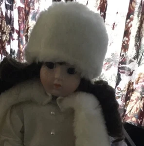 Porcelain Doll White Holiday Dress/Velvet coat & furry hat - Bild 1 von 3