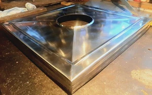 SCHORNSTEINABDECKUNG EDELSTAHL UM DIE 60x60cm KAMINHAUBE DIREKT VOM SPENGLER  - Bild 1 von 6