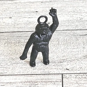 Vtg King Kong Gorilla Black Charm Pendant Cracker Jack Gumball Toy  - Picture 1 of 6