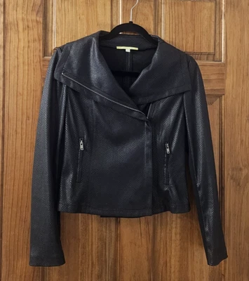 Chaqueta Gianni Bini Para Mujer Talla 4 Negra Imitación Cuero Serpiente Repujado SUAVE Moto Foto 1 de 4