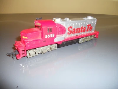 HO Vintage Refurbished Lighted Bachmann Santa Fe #5628 Diesel Locomotive—A53 - Image 1 of 4