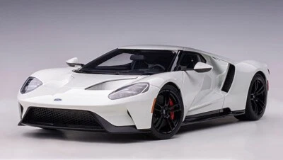 Coche modelo compuesto Ford GT Frozen White 2017 1/18 de Autoart 72941 Foto 1 de 4