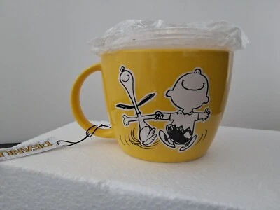 Taza sopa de cacahuetes 23,5 OZ con tapa ventilada Charlie Brown y Snoopy. Amarilla Nueva Foto 1 de 3