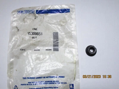 Genuine FORD OEM W300051 Exhaust Manifold Mount Nut Foto 1 de 4