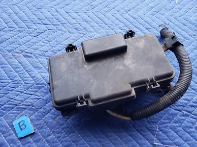 Блок реле под капотом коробка предохранителей 2003-2006 Honda Element #1030CN - Изображение 1 из 4