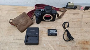 Compact Camera Sony Alpha 7R IV ILCE-7RM4 w/ Battery & Charger - Picture 1 of 18