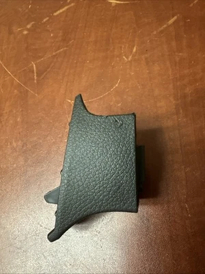 2013-2016 HYUNDAI SANTA FE FRONT RIGHT SIDE CENTER DASH COVER TRIM 84791-2W000 - Image 1 of 4