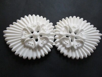 Antigua hebilla de cinturón de hoja de flor de plástico CELULOIDE blanca de 2 piezas Foto 1 de 4