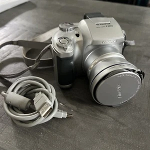 FujiFilm FinePix S3000 Digital Camera Silver USB Cable Included Tested - Picture 1 of 10