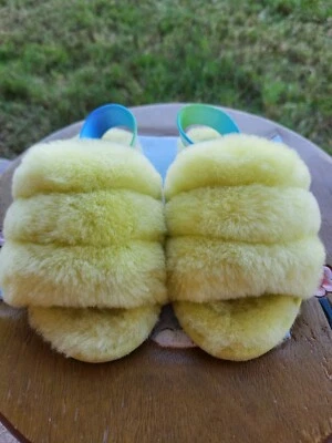Ugg Fluffy Yeah "Light Polen" niñas pequeñas 10C Foto 1 de 4