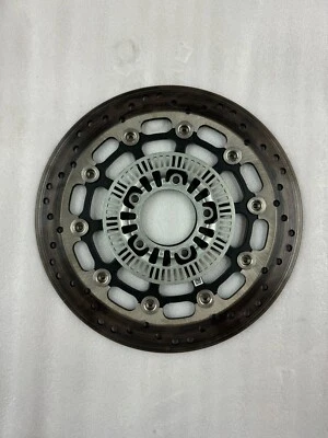 Indian Scout Bobber Sixty 2023 rotor trasero y sensor de velocidad Foto 1 de 4