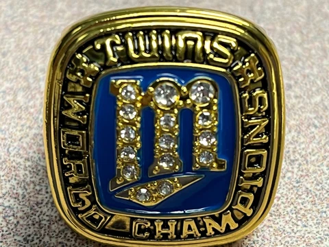 1987 MINNESOTA TWINS CHAMPIONSHIP RING SIZE 11 Cover