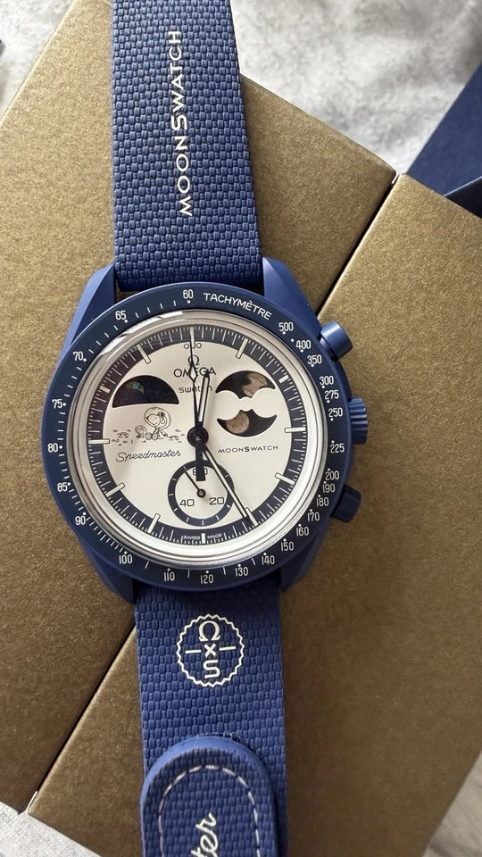 MoonSwatch x Omega Snoopy Mission To Earthphase Moonshine Gold Edición Limitada Foto 1 de 4