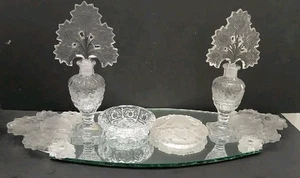 Juego de tocador Irice - Bandeja de tocador, tarro de polvo y 2 botellas de perfume con tapones - Imagen 1 de 8