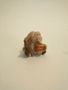 Figurina vintage Piggin' Hungover fatta a mano David Corbridge 1999 - Foto 1 di 6
