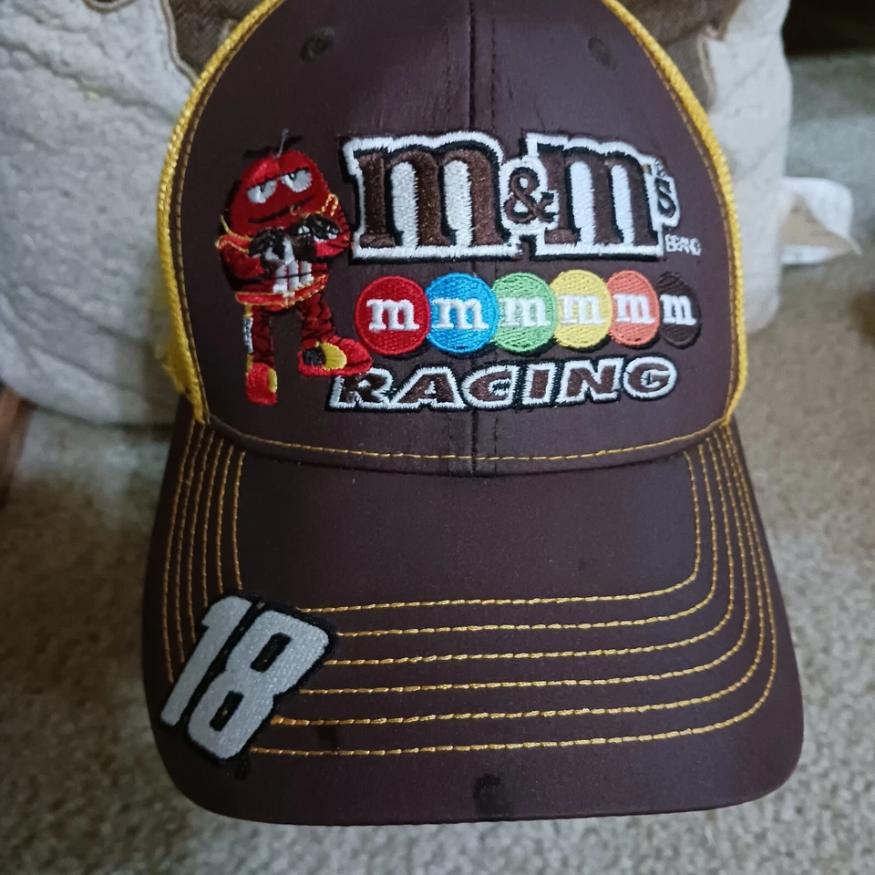 Gorra Kyle Busch Joe Gibbs Racing 25th Anv Team emitida M&M's 18 Toyota Team NASCAR Foto 1 de 4