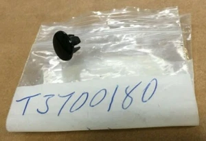 Triumph OEM Hole Plug Thunderbird Tiger Daytona Bonneville Triple More T3700180 - Foto 1 di 1