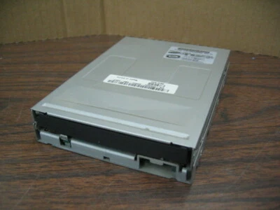 Samsung SFD-321J/ADNR 3.5 Inch Floppy Disk Drive - Image 1 of 2