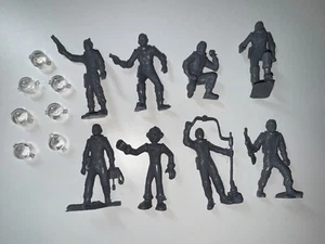 Marx reissue 70mm spacemen gray  Plastic With Helmets toy soldiers - Picture 1 of 4