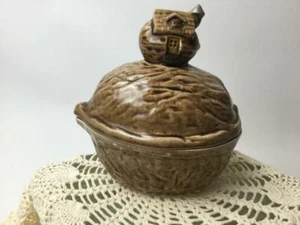 Vintage Keramik Nussbaum Deckelschale mit Eichhörnchen Baumhaus Knopf unbeschriftet - Bild 1 von 10