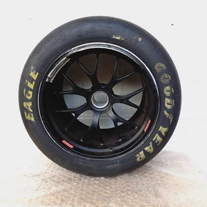 Rueda de carreras BMW Z4 GT BBS con neumático liso Pirelli - recuerdos / pared de cueva - Imagen 1 de 8