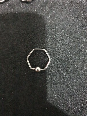 BALL CLOSURE RING A FORMA ESAGONALE - Immagine 1 di 2