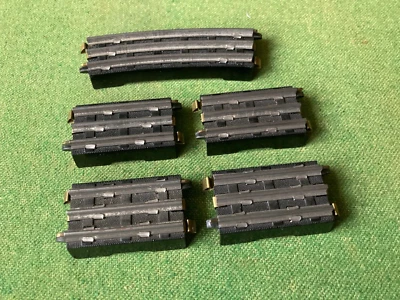Trix TTR 3 rail track - 4 x quarter straight, 1 x half curve (420&410) OO scale - Image 1 of 2