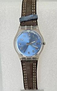 Swatch Unisex blaues Zifferblatt Datum braun Lederband Uhr 7 1/4" sehr guter Zustand neue Batterie - Bild 1 von 10