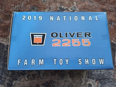 Tractor Ertyl Oliver 2255 National Farm Toy Show Foto 1 de 4