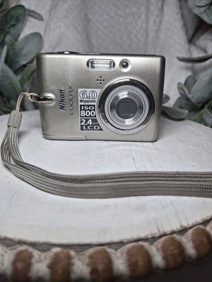 尼康 Coolpix L11 数码相机 6.0 万像素彩色灰色/银色 — 第 1/4 张图片