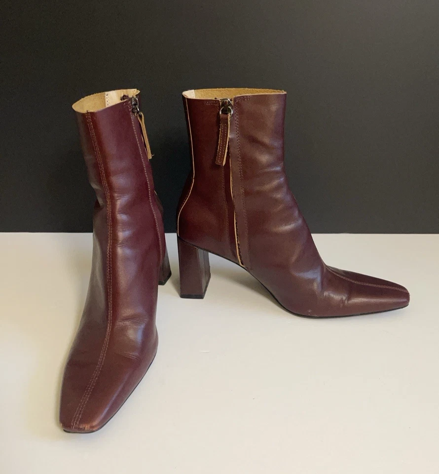 Bota ZARA Borgonha biqueira quadrada zíper lateral couro sintético tamanho 37 salto bloco - Imagem 1 de 4