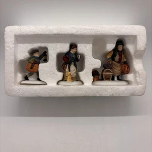 Abt 56 Weihnachtsdorf H.V. Serie Figuren Junge Laterne Frau Besen Mann Taschen - Bild 1 von 12
