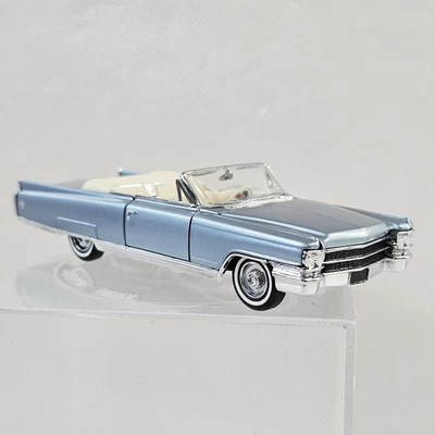 Franklin Mint 1963 Cadillac El Dorado Convertible Cabriolet 1:43 Diecast Car - Image 1 of 4