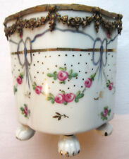 Miniature planter vase, Paris porcelain, Louis XVI roses garland in golden brass