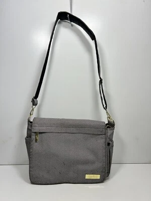 Bolsa de pañales JuJuBe Better Be Messenger BFF Chevron cambiador bebé azul marino blanco Foto 1 de 4