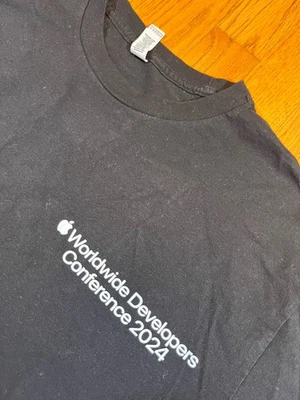 CAMISETA CON LOGO DE Apple wwdc 2024 Negra Código XL iPhone Conferencia Mundial de Desarrolladores Foto 1 de 4