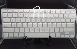 APPLE Wired Compact Keyboard A1242 - 2 USB Ports White/Silver - Picture 1 of 9