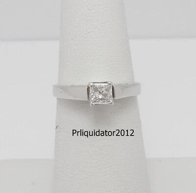 Anillo de compromiso nupcial de diamantes de princesa natural de 1/3 quilates de oro blanco de 14 quilates Foto 1 de 4