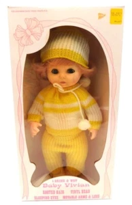 Muñeca Baby Vivian vintage en caja bebidas y mojados hecha en Hong Kong - Imagen 1 de 7