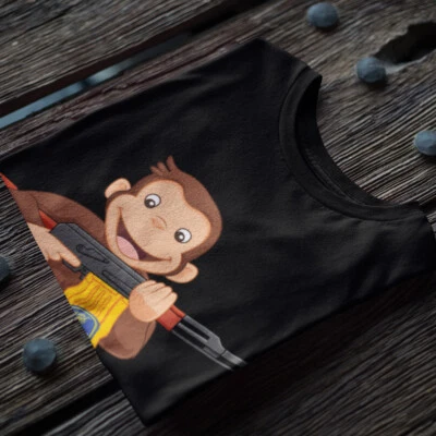 Camiseta Curious George AK-47 DTG Foto 1 de 3